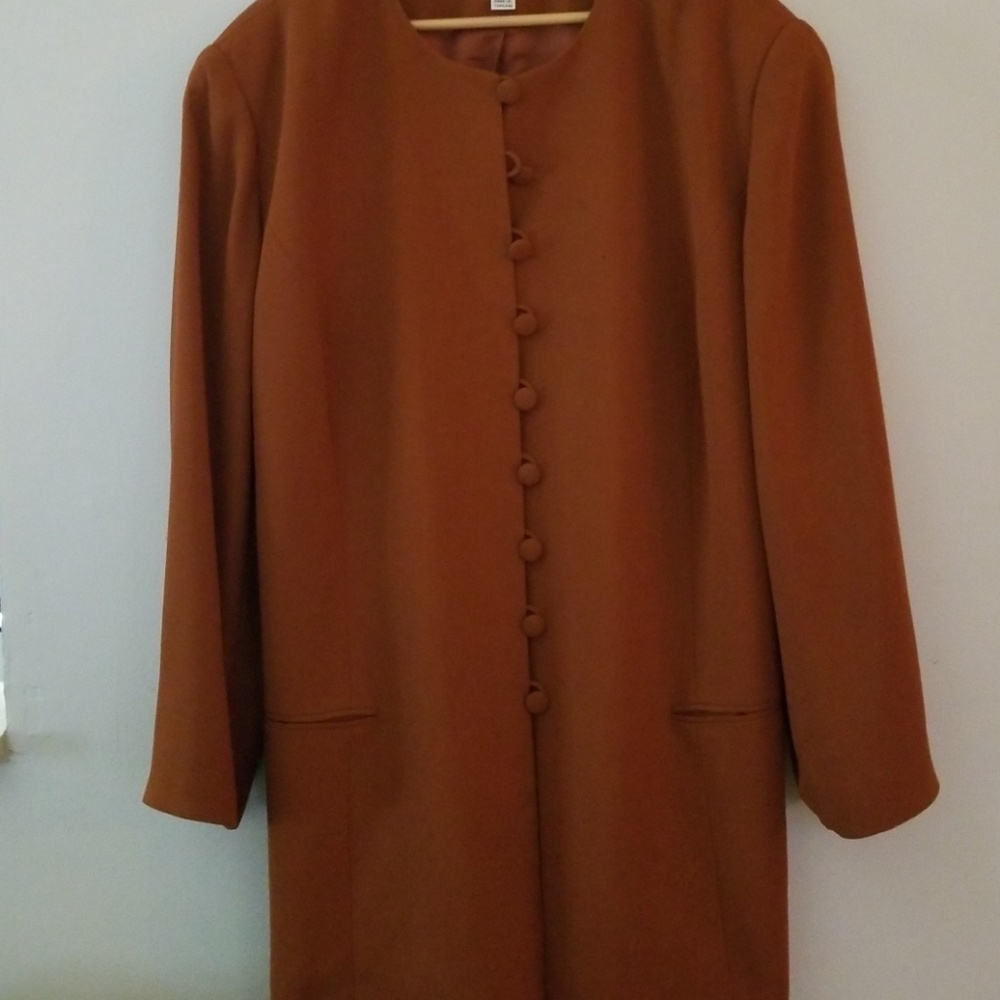 Chaus Woman Suit